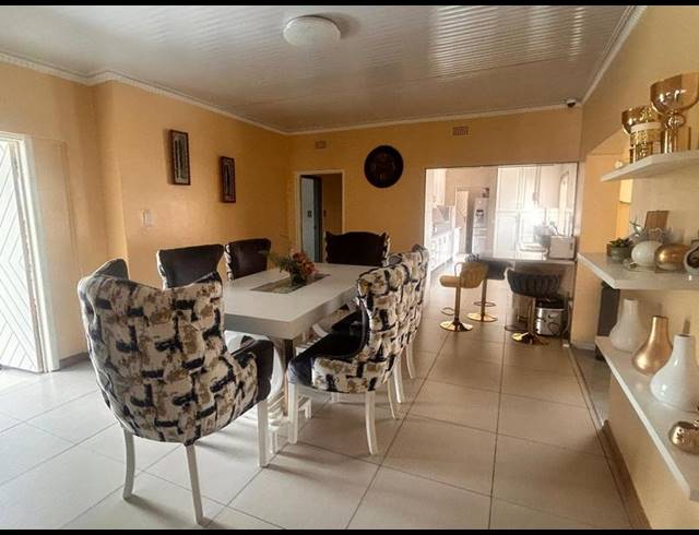 8 BEDROOM HOUSE FOR SALE IN STANFIELD HILL